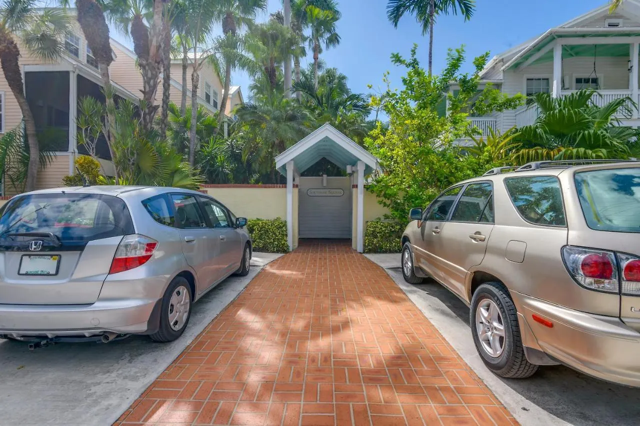 Breezy Key West First-Floor Condo With Pool Access 0*,