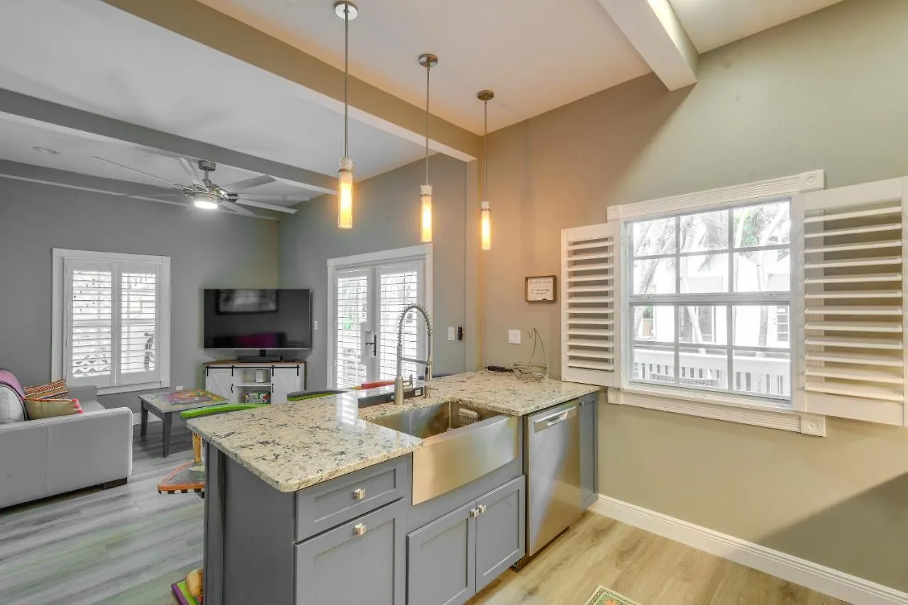 Breezy Key West First-Floor Condo With Pool Access Apartament