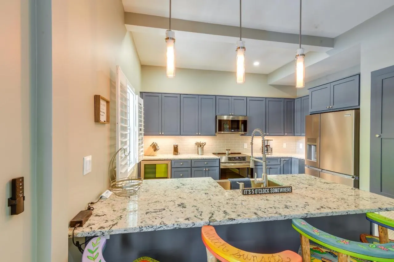 Breezy Key West First-Floor Condo With Pool Access